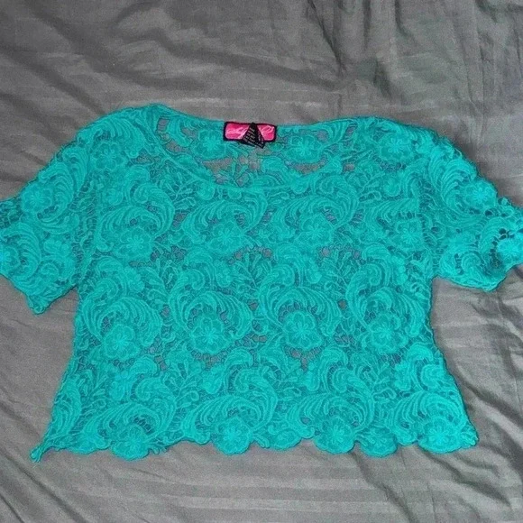 Crochet crop top - Picture 2 of 4